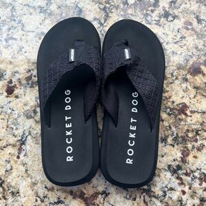 NWOT Rocket Dog Black Flip Flops